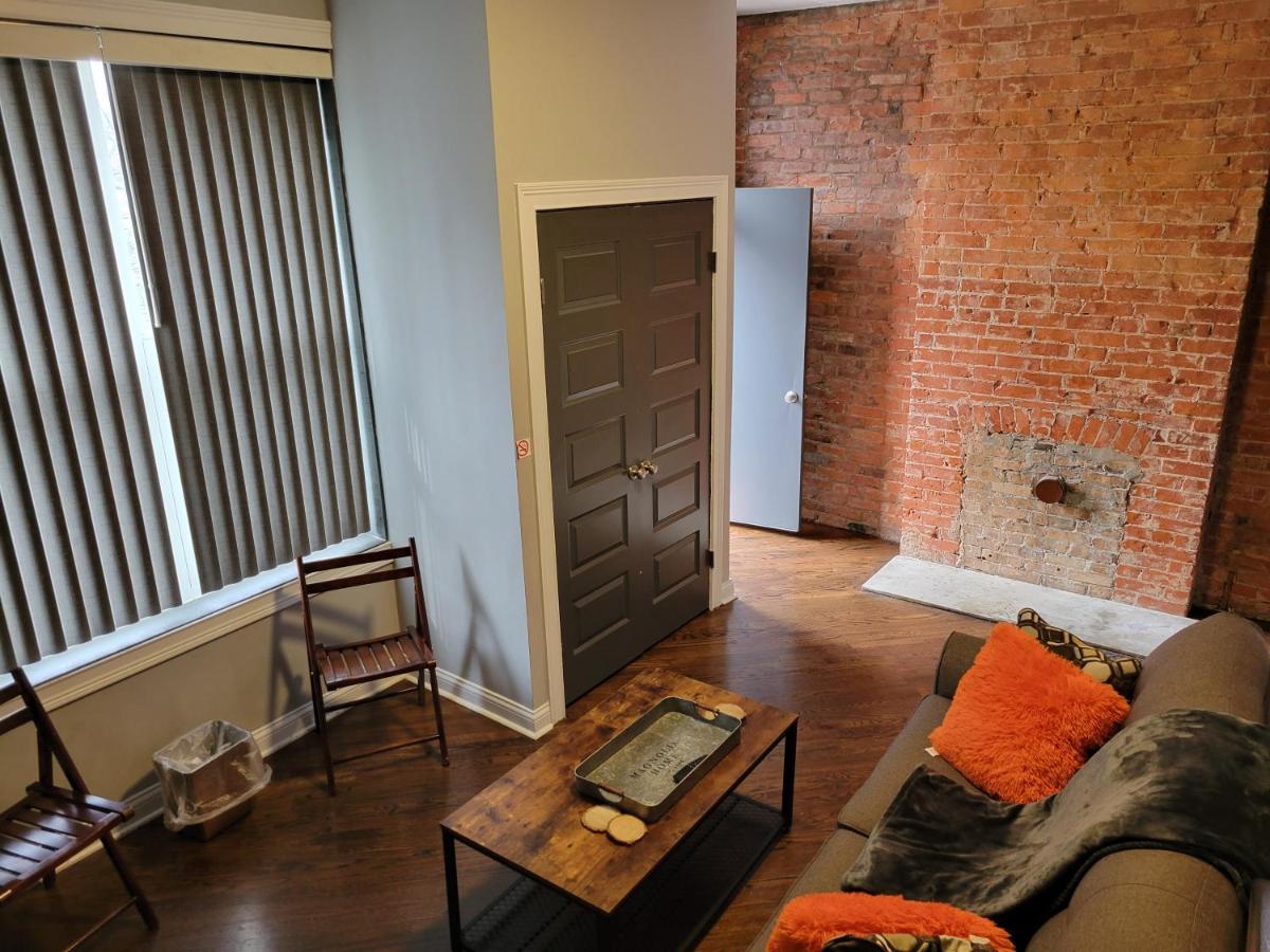 Modern Rustic Split Level With Balcony Apartment Cincinnati Exterior photo